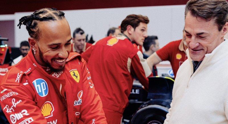 Lakókocsiban él Hamilton a Ferrari-tesztpálya mellett