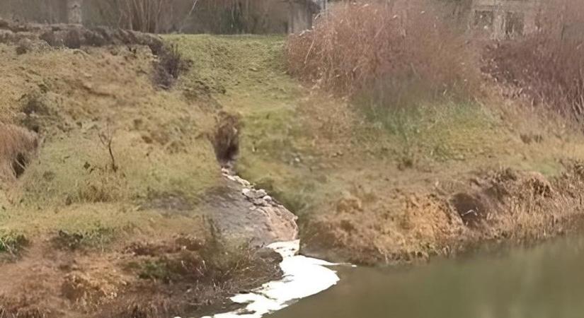 Több köbméternyi szennyvíz ömlött a Sióba: sokan felháborodtak