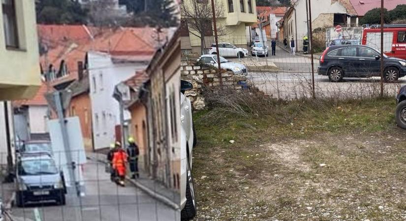 Rendőri intézkedés zajlik a pécsi belvárosban