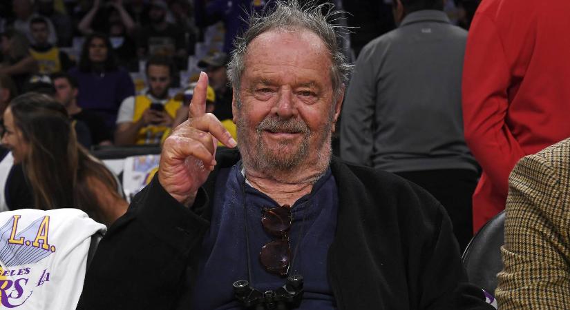 Riasztó felvételek: Jack Nicholson csak két ember támogatásával tud járni – videó