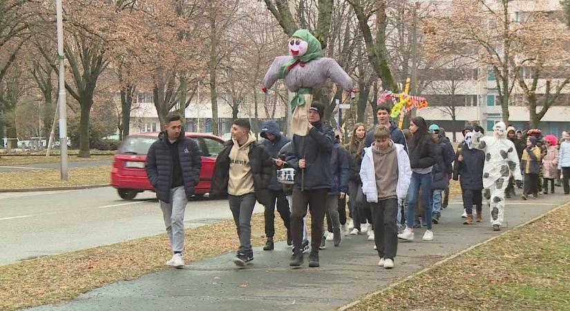 Elégett Bori baba a Rákócziban