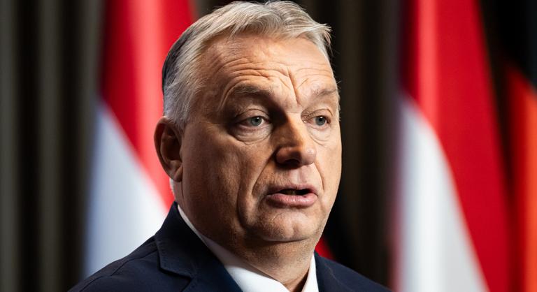 „Kifordult a sarkaiból a világ” – Orbán Viktor elárulta, miről beszél a Fidesz frakcióülésén