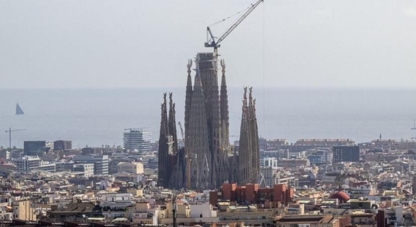 Váratlan rekordot döntött Barcelona, 130 millió eurónál is többet kaszált vele