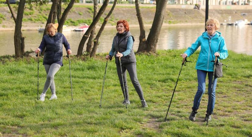 Nordic Walking klubot szervez a balatonfenyvesi gyógyszertár