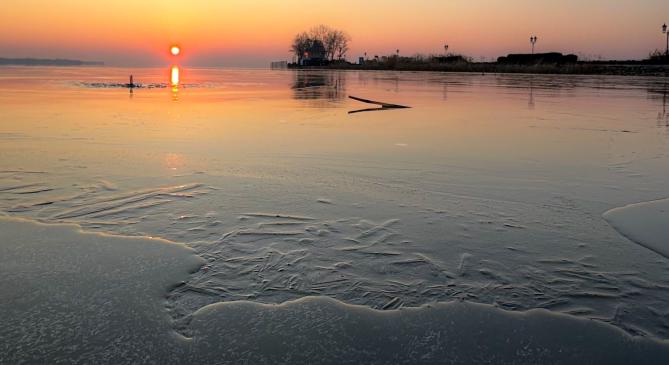 Keszthelynél elkezdett befagyni a Balaton