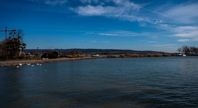 Keszthelynél már elkezdett befagyni a Balaton