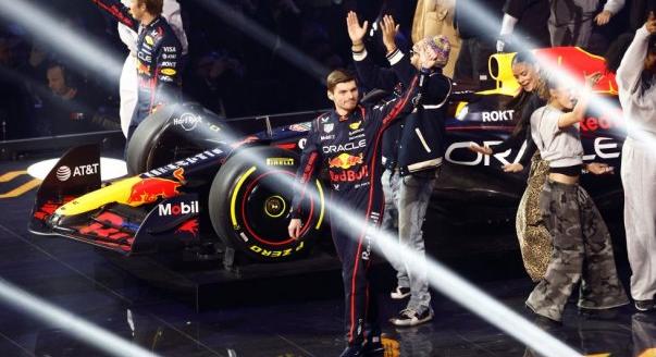 „Az sok pénz!” – Verstappen az Astonról