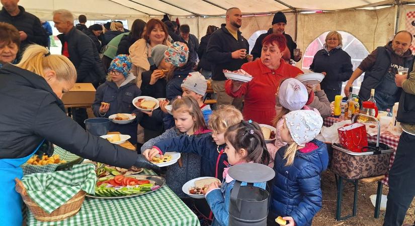 VI. Kulcsi Disznótoros és Kolbásztöltő Verseny – Ahol a Viszkis agyaggal, a böllér késsel dolgozik!