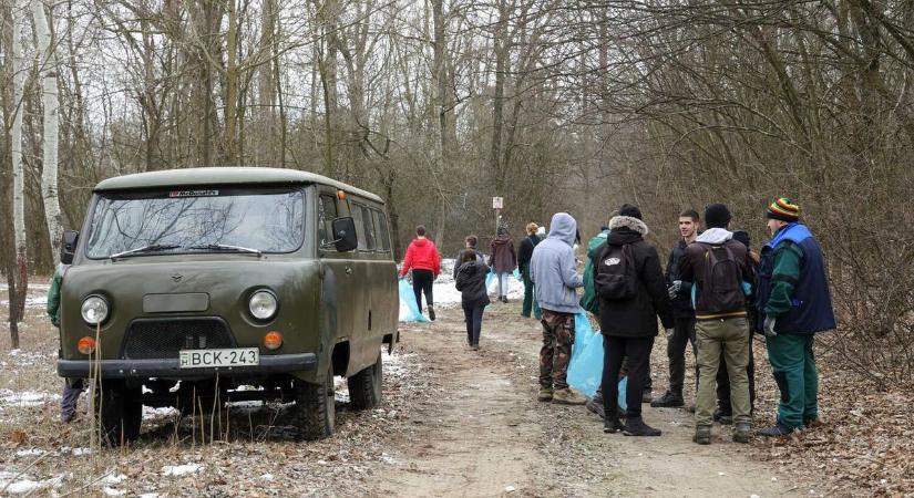 Hihetetlen, mit szedtek össze az erdészetis diákok – galériával, videóval