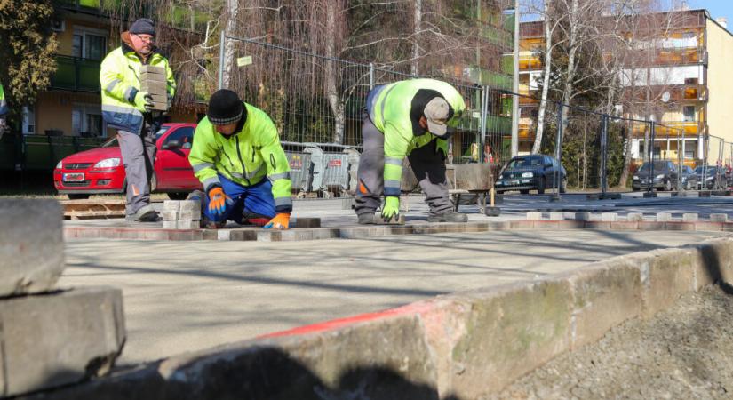 Parkoló építés a Jókai utcában