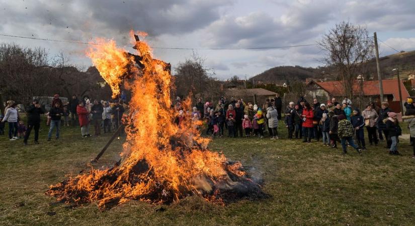 Hatalmas láng lobban fel Szekszárdon – Nemes célra buzdít a Fősővárosi Kör