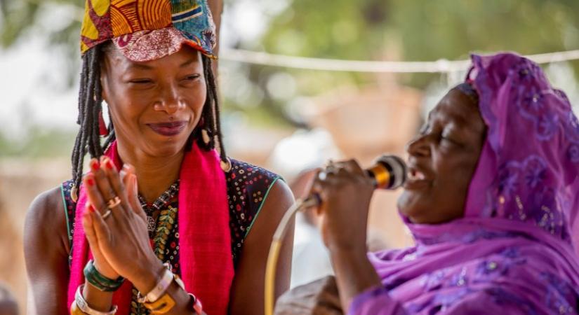 Carlos Santana- és Joan Baez-portréfilmek is láthatóak a Ritmo Filmnapokon