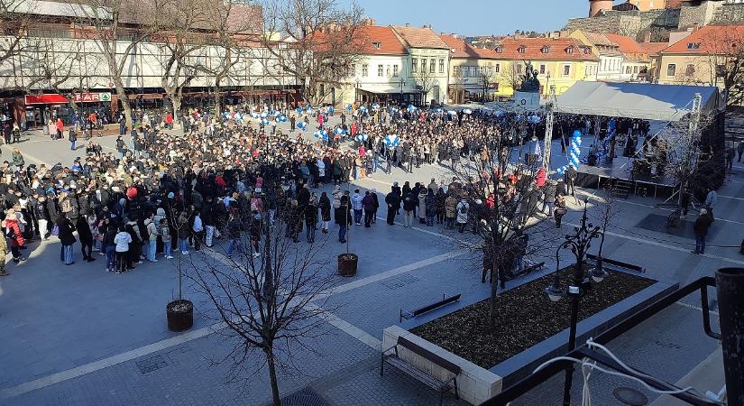 Az ápolókat ünnepli ma az ország, bár, ha a bérük emelkedne, többen lennének