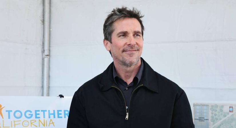 Christian Bale egy gyerekbiciklin bohóckodott, Gavin Rossdale még mindig komolyan tolja a teniszt