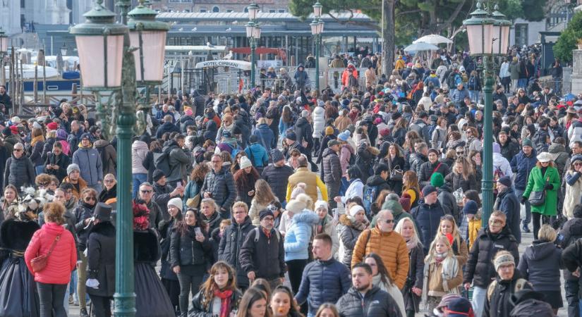 Embertelen jeleneteket okoztak a turisták Velencében