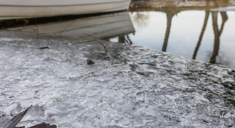 Életveszéllyel tört be a tél a Balatonra