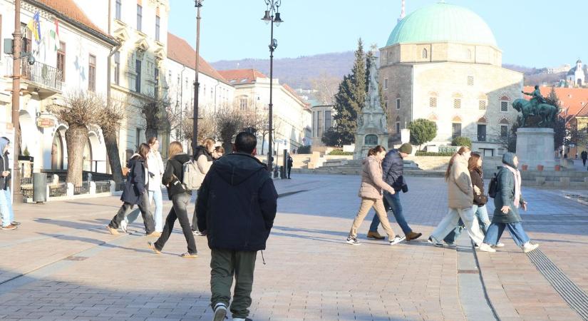 Folytatódik a hullámvasút: Reggel vacogunk, délután napsütésben fürdünk