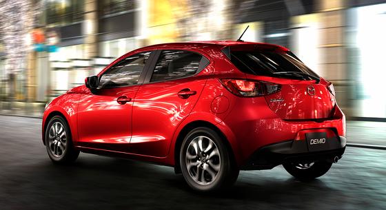 Csendben véget ér az eredeti Mazda 2 karrierje, átvette a helyét az átmárkázott Toyota Yaris