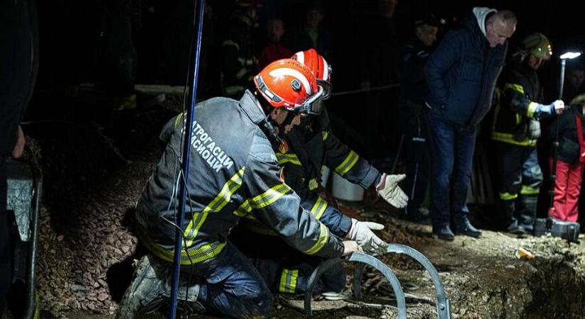 Órákon át voltak betemetve, de mindenki túlélte