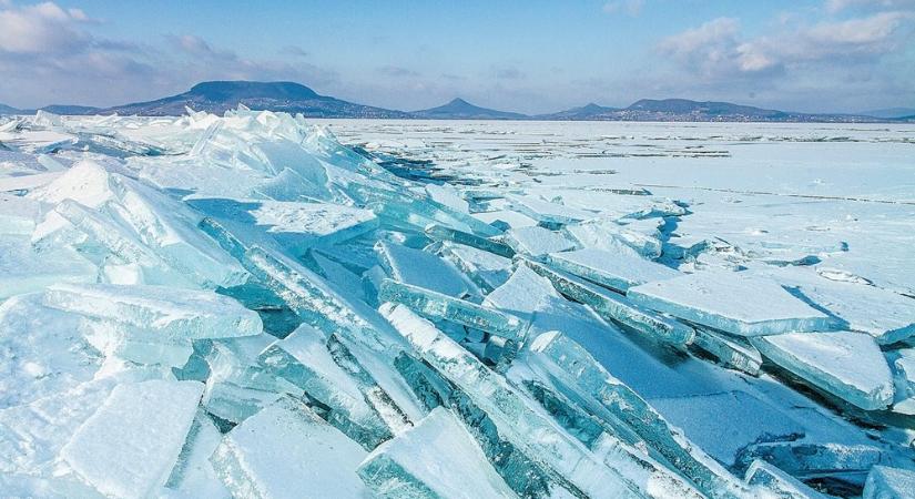 A Balaton téli csodája: amikor a jég tornyokat épít