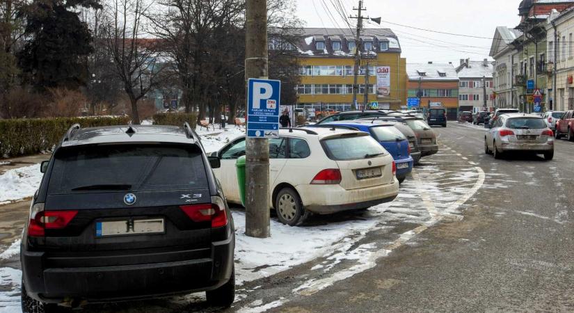 Bevezetnék a fizetéses parkolást Gyergyószentmiklóson – közvitán a határozattervezet