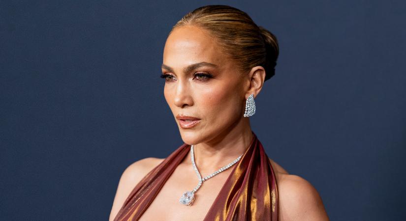 Ő lenne Jennifer Lopez új szerelme? Ezzel a sármos férfival kapták lencsevégre az énekesnőt