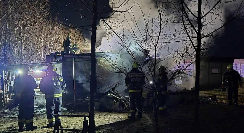 Tűz ütött ki egy hajdúsámsoni állatmenhelyen, hatalmas károk keletkeztek