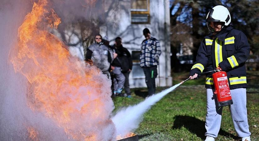 Percek alatt cselekedtek: így oltották a tüzet a halasi kórház dolgozói – galériával, videóval