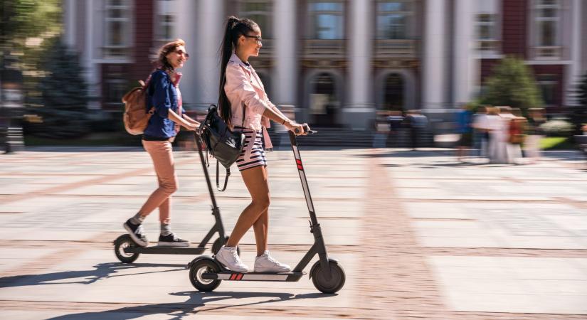 140-nel az autópályán, bringával a zebrán, rollerrel szabályosan – Részletek az új KRESZ-ből