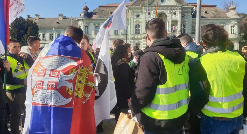 Gyalog indultak az egyetemisták Nagybecskerekről Versecre: Mi egész nap és éjszaka pumpálni fogunk