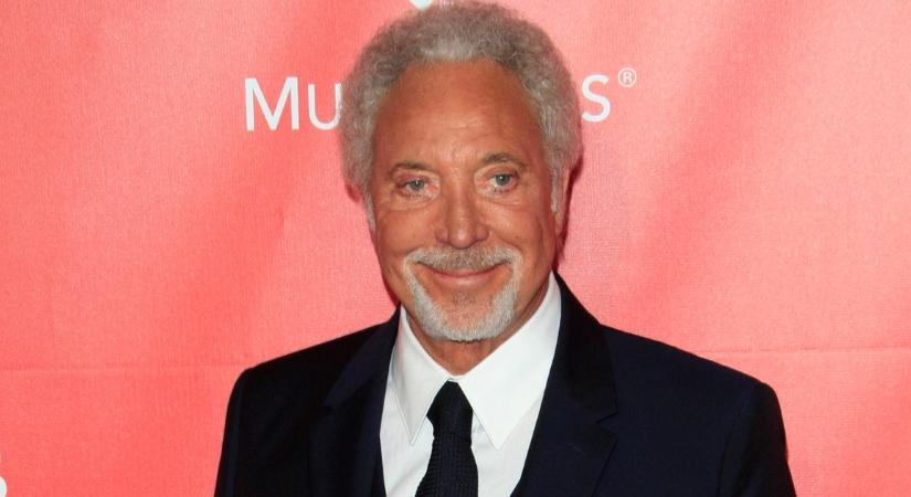 A színpadon Mr. Sexbomb: Tom Jones Budapestre jön!