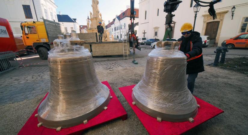 Öreg Mihály visszatért! Újra megszólalnak a harangok a veszprémi várban (fotók, videó)