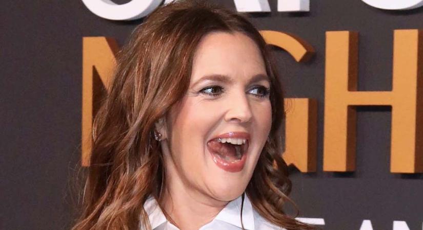 Kínos: Drew Barrymore és pasija nyilvánosan könnyítettek magukon