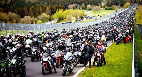 Kitiltották a motorosokat a Nordschleiféről