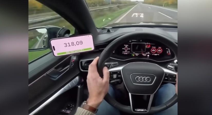 Háromszáz fölötti sebességnél szállt el az autópályán az Audi motorja – videó