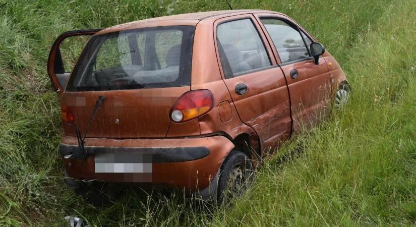 Hiába fékezett, árokba hajtott a sofőr