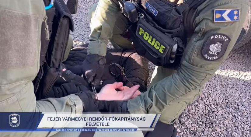 Óriási drogfogás: Dunaújvárosban és Kulcson kapták el a gyanúsítottakat - videóval