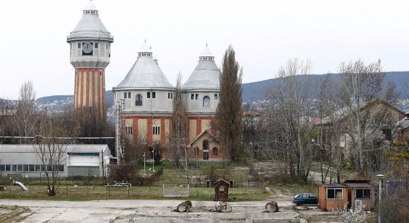 Végre kitakaríthatják a volt Óbudai Gázgyár területét