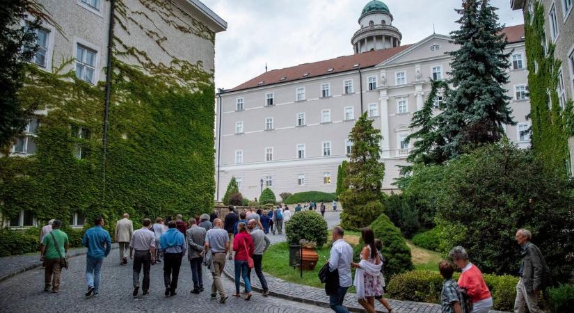 A diákok első idegenvezetése - A pannonhalmi bencések új hagyományt teremtenek