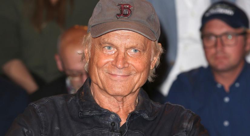 Terence Hill még 85 évesen is rajong a feleségéért - varázslatos családi fotón az ikon