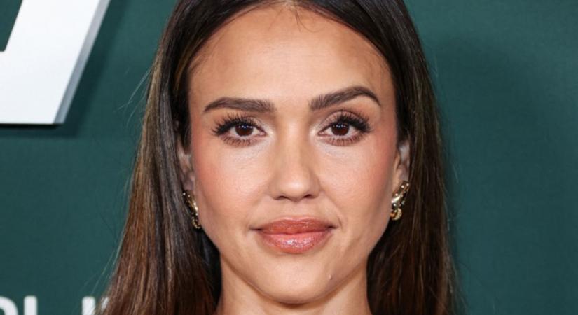 A 43 éves Jessica Alba bikinis fotói felrobbantották az internetet