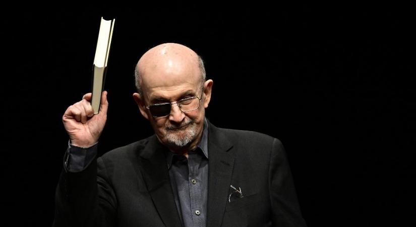 Gyilkossági kísérletben bűnös Salman Rushdie támadója, 25 évet is kaphat