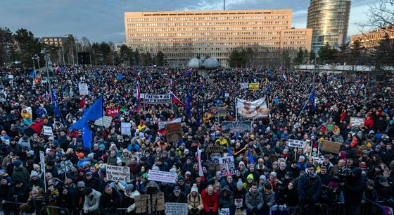 A megölt Ján Kuciak és menyasszonya szülei is felszólaltak a szlovákiai újságírógyilkosság hetedik évfordulóján