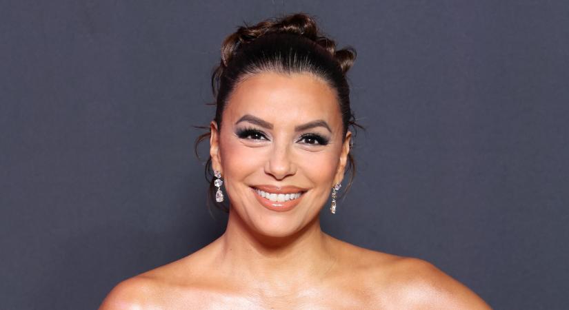 Eva Longoria felperzselte az Instagramot: egy szál bodyban mutatta meg magát a 49 éves színésznő