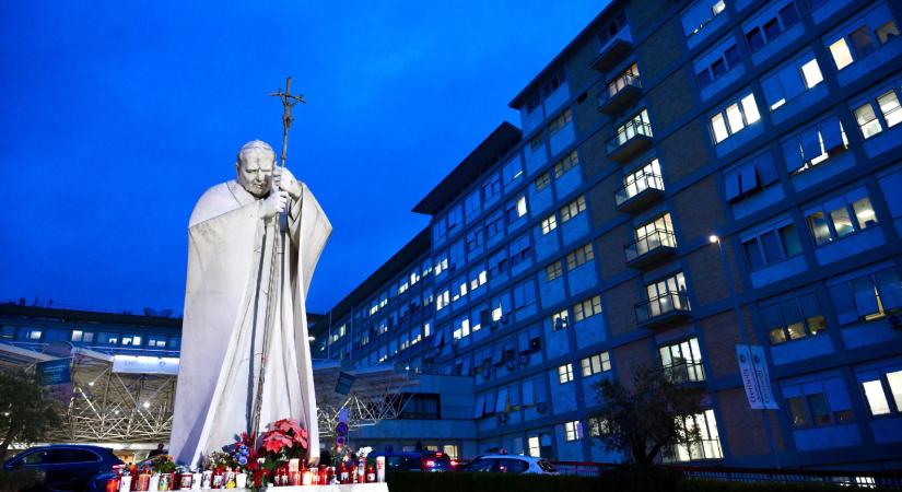 Vatikán: Ferenc pápa vasárnap nem jelenik meg a hívők előtt