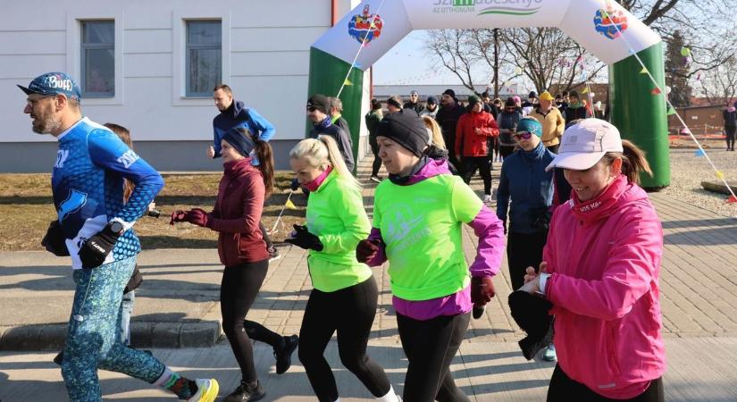 Futással űzték el a telet Szirmabesenyőn (fotók, videó)