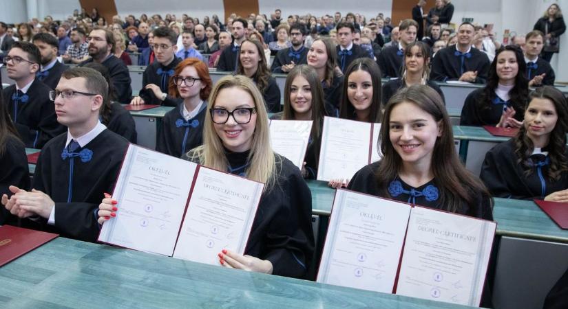 Kézhez vehették diplomájukat a Pannon Egyetem zalaegerszegi hallgatói (galéria, videó)