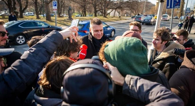 Az évértékelő előtt találkozott a baloldali újságírókkal Menczer Tamás