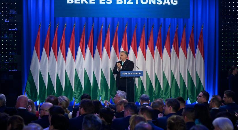 Orbán Viktor Magyar Péterről az évértékelőn: Ez a fajta bárkit elárul az első kanyarban, pont a hazáját ne árulná el?