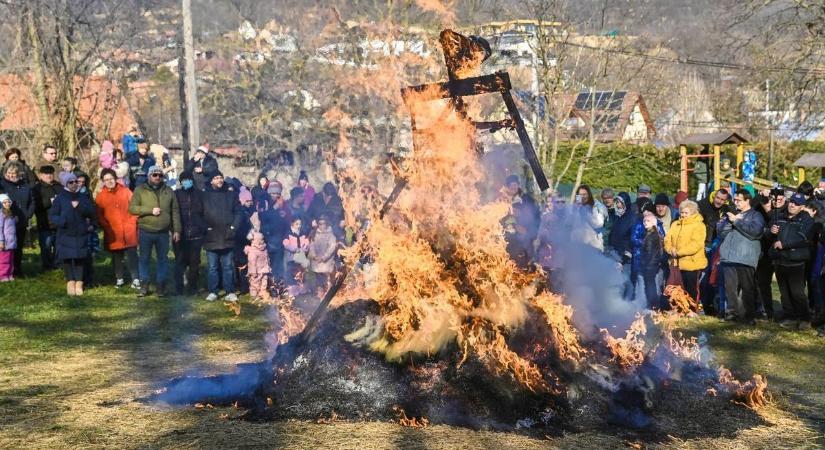 Hatalmas lángokat jelzett a füst Szekszárdon (képgaléria)